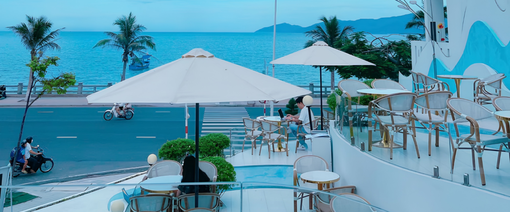 Cafe view biển Nha Trang