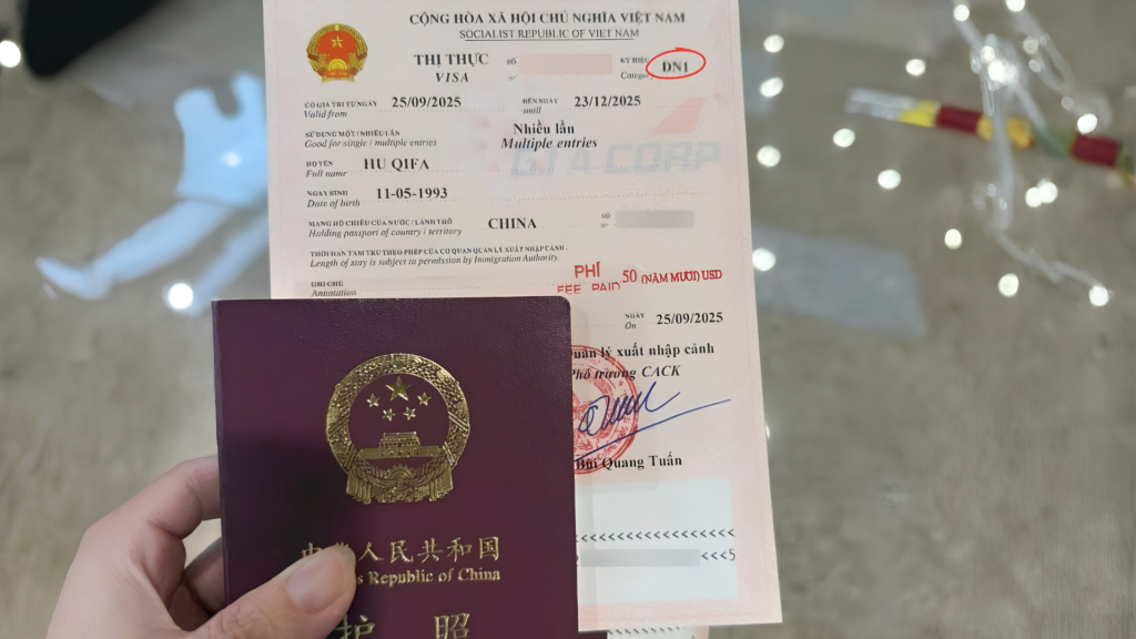 Visa khẩn có thể phù hợp khi cần đi gấp, nhưng không áp dụng cho mọi quốc gia và hồ sơ.
