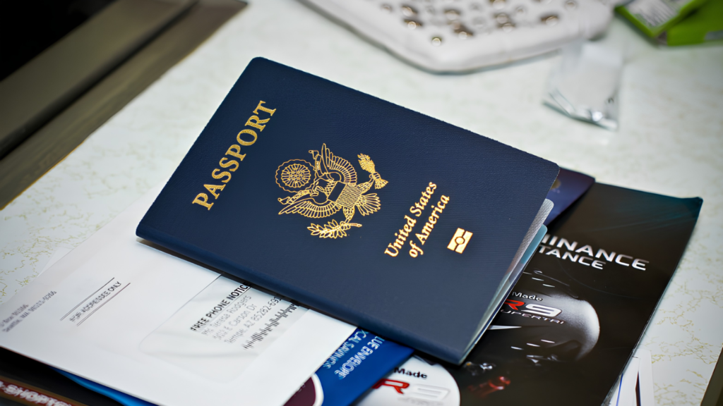 Nhóm giấy tờ cần chuẩn bị khi xin visa công tác.