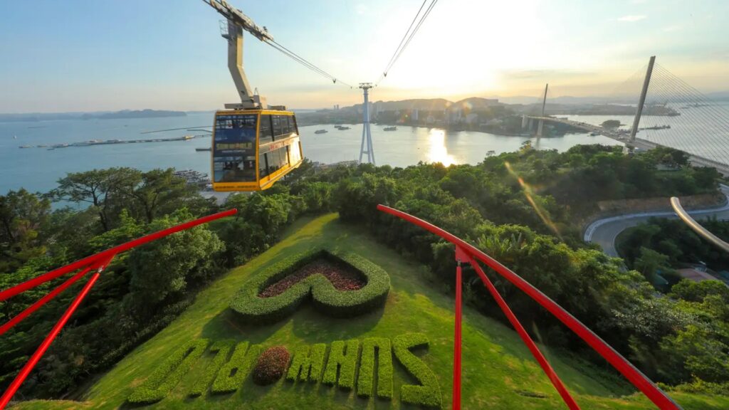 Cáp treo Nữ Hoàng và khu vui chơi Sun World Ha Long